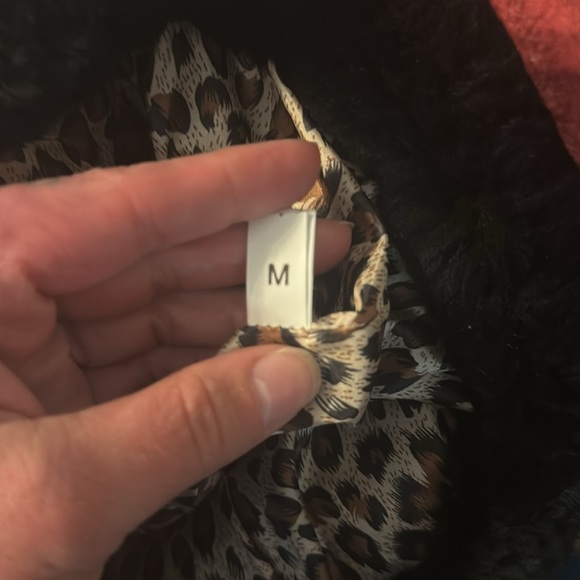 BRAND NEW CLOUDNINE SHEEPSKIN CLOCHE HAT in Black with leopard print satin liner - Picture 10 of 12